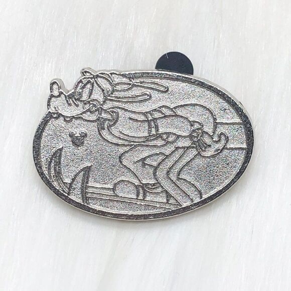 🔮 5/$25 Disney Goofy Skiing Chaser‎ Pin - Picture 1 of 3